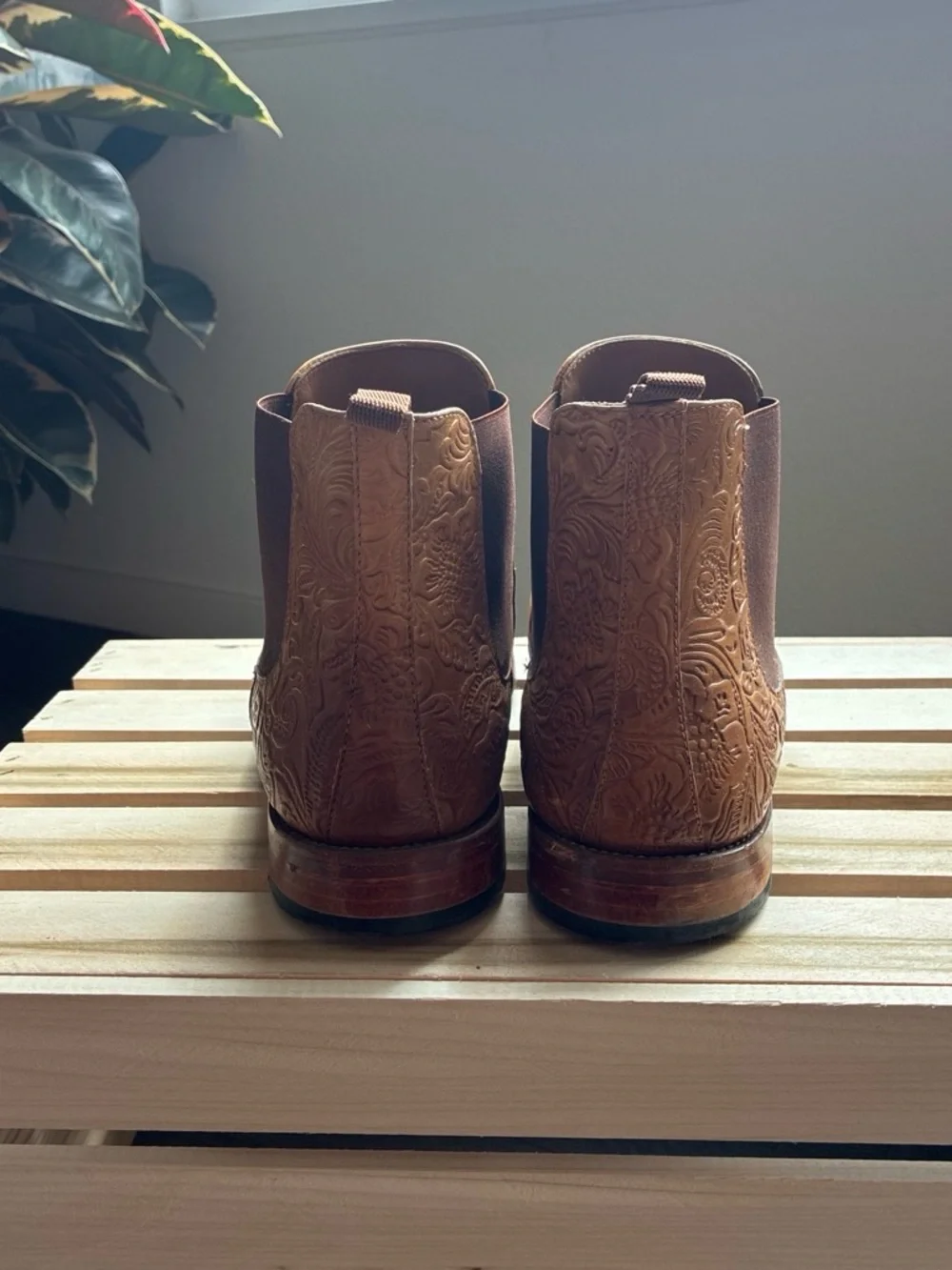TAFT Men's Embossed Tan Chelsea Boots